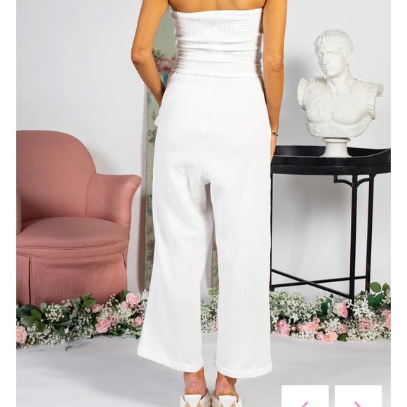 NWT WHITE STRAPLESS SMOCKED JUMPSUIT W/POCKETS - Picture 4 of 5